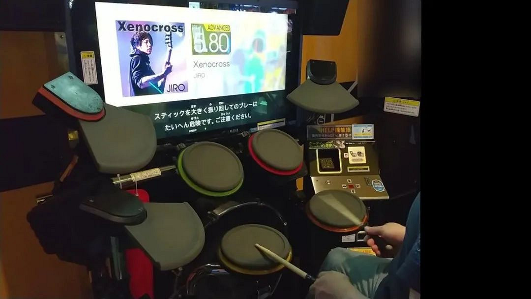 還記得風靡全球的跳舞機嗎 時至今日仍然是街機廳主力