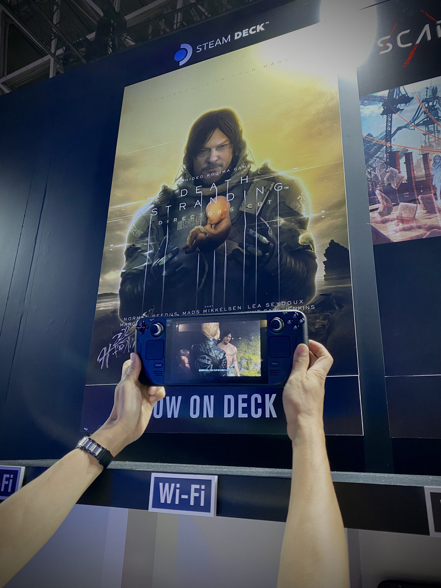 TGS22：小島秀夫曬現場照 用Steam Deck玩死亡擱淺!