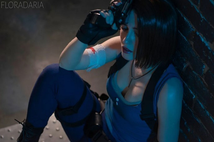 俄妹COS《生化3》吉爾：熱辣短裙下的身材超性感！