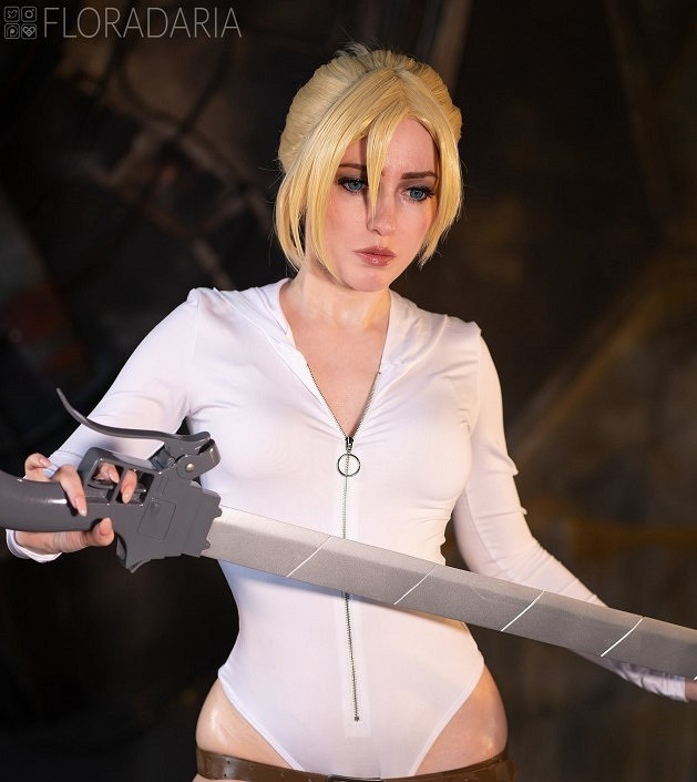 俄妹COS《生化3》吉爾：熱辣短裙下的身材超性感！