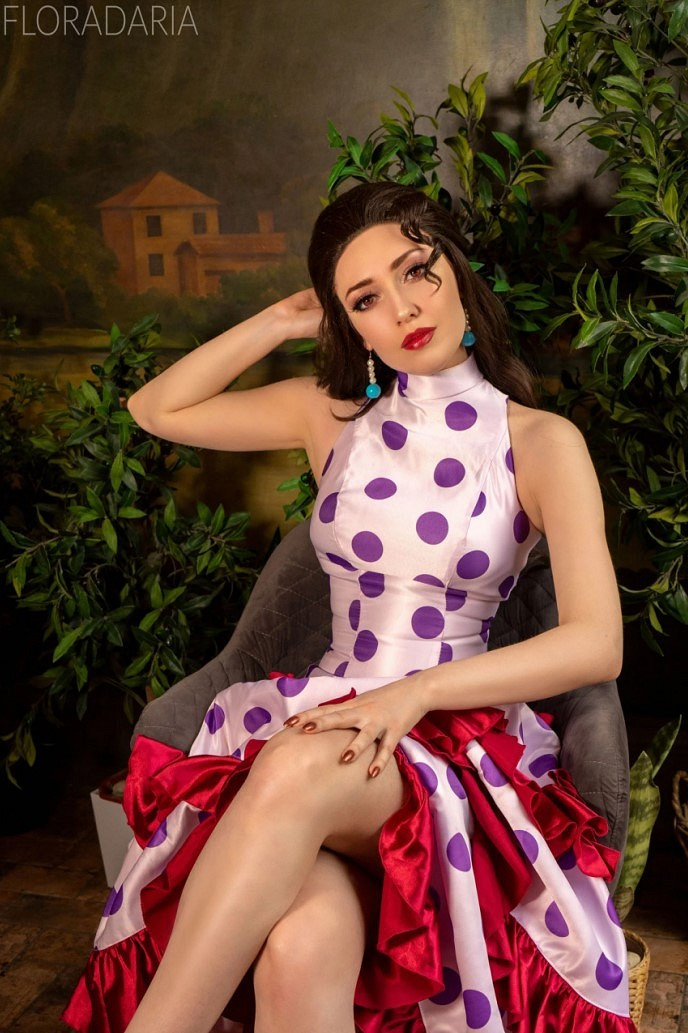 俄妹COS《生化3》吉爾：熱辣短裙下的身材超性感！