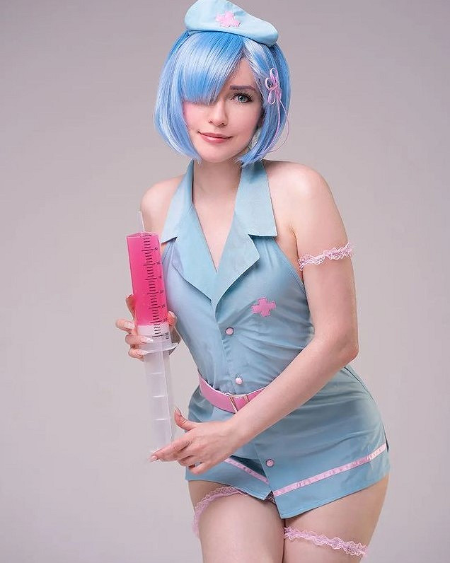 俄妹COS《生化3》吉爾：熱辣短裙下的身材超性感！