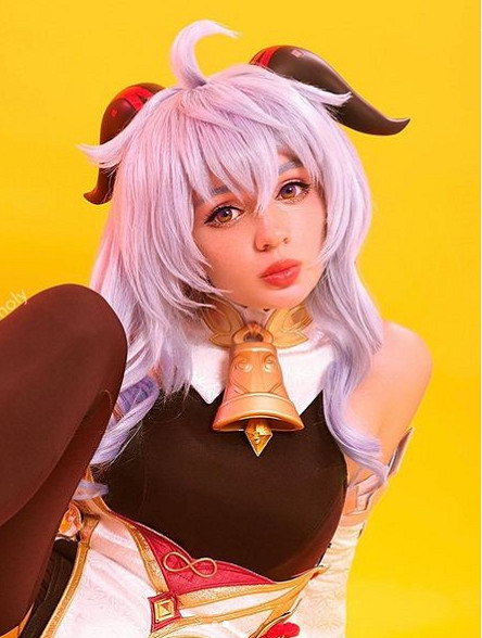 俄妹COS《LOL》金克斯：Alcoholy身材妖嬈表情浮誇！