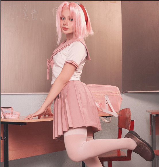 俄妹COS《LOL》金克斯：Alcoholy身材妖嬈表情浮誇！