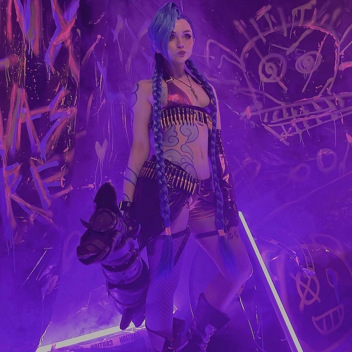 俄妹COS《LOL》金克斯：Alcoholy身材妖嬈表情浮誇！