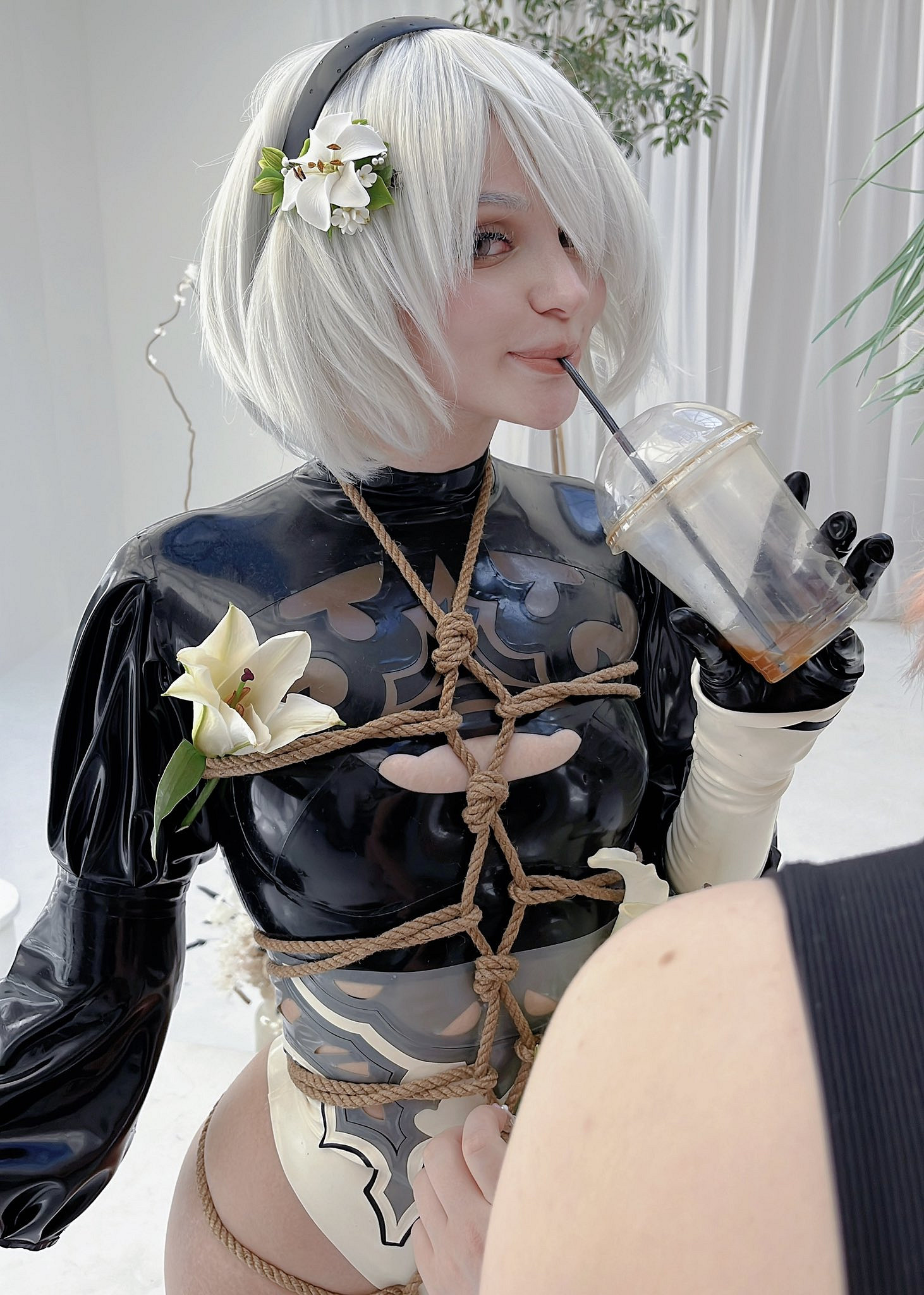 俄妹COS《LOL》金克斯：Alcoholy身材妖嬈表情浮誇！