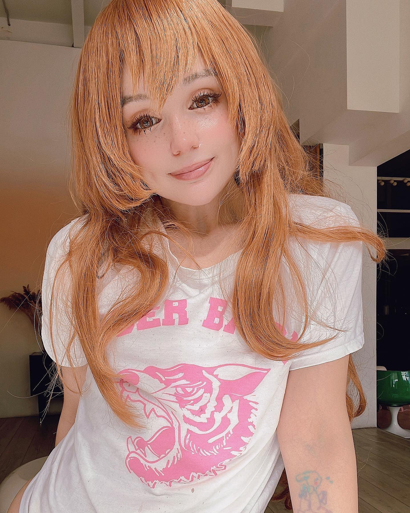 俄妹COS《LOL》金克斯：Alcoholy身材妖嬈表情浮誇！