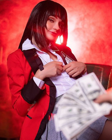 俄妹COS《LOL》金克斯：Alcoholy身材妖嬈表情浮誇！