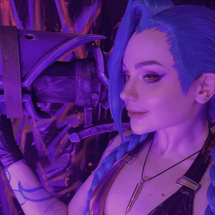 俄妹COS《LOL》金克斯：Alcoholy身材妖嬈表情浮誇！