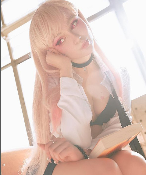 俄妹COS《LOL》金克斯：Alcoholy身材妖嬈表情浮誇！