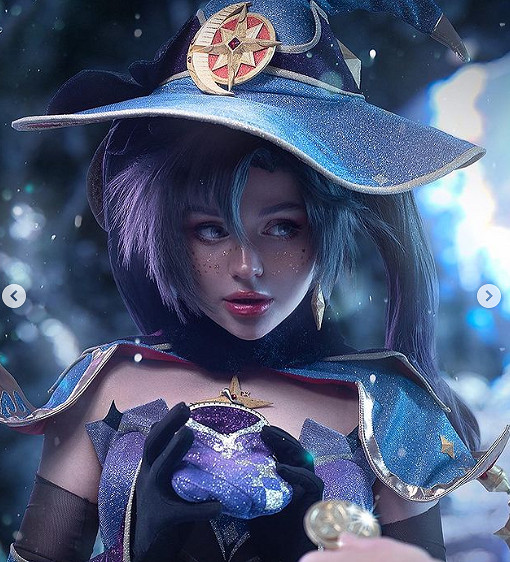 俄妹COS《LOL》金克斯：Alcoholy身材妖嬈表情浮誇！