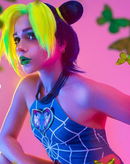 俄妹COS《LOL》金克斯：Alcoholy身材妖嬈表情浮誇！