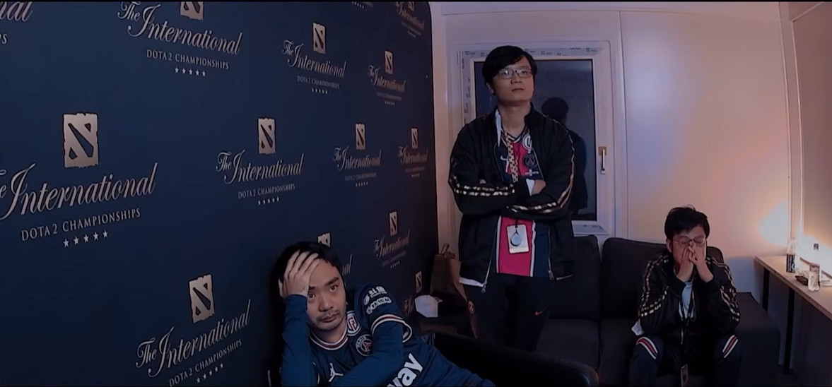 玻璃房裡的亞軍,沒有被槍指著頭 玻璃房裡的亞軍,沒有被槍指著頭