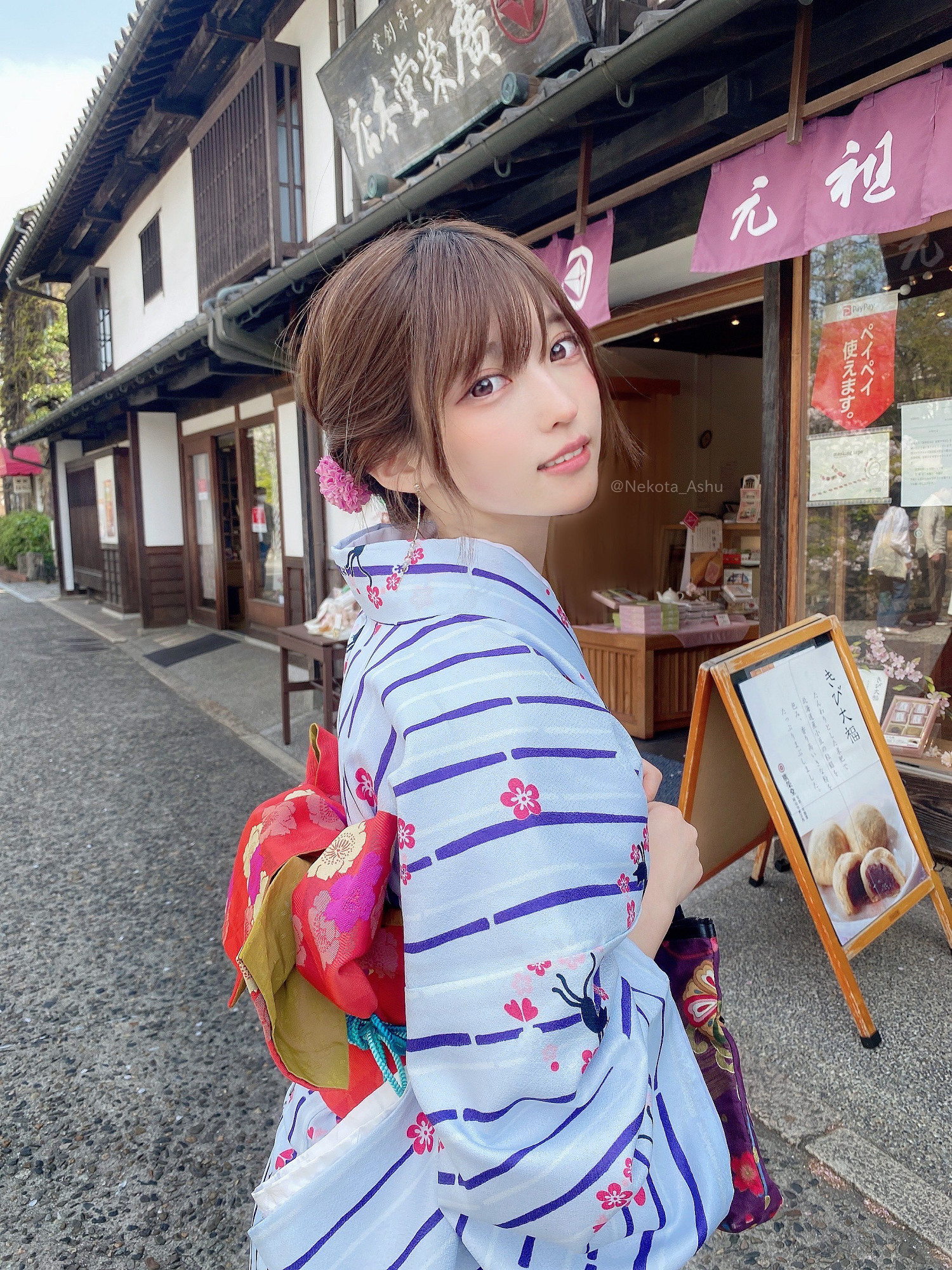 日本小姐姐COS《莉可麗絲》女主:引小島秀夫點讚! 日本小姐姐COS《莉可麗絲》女主:引小島秀夫點讚!