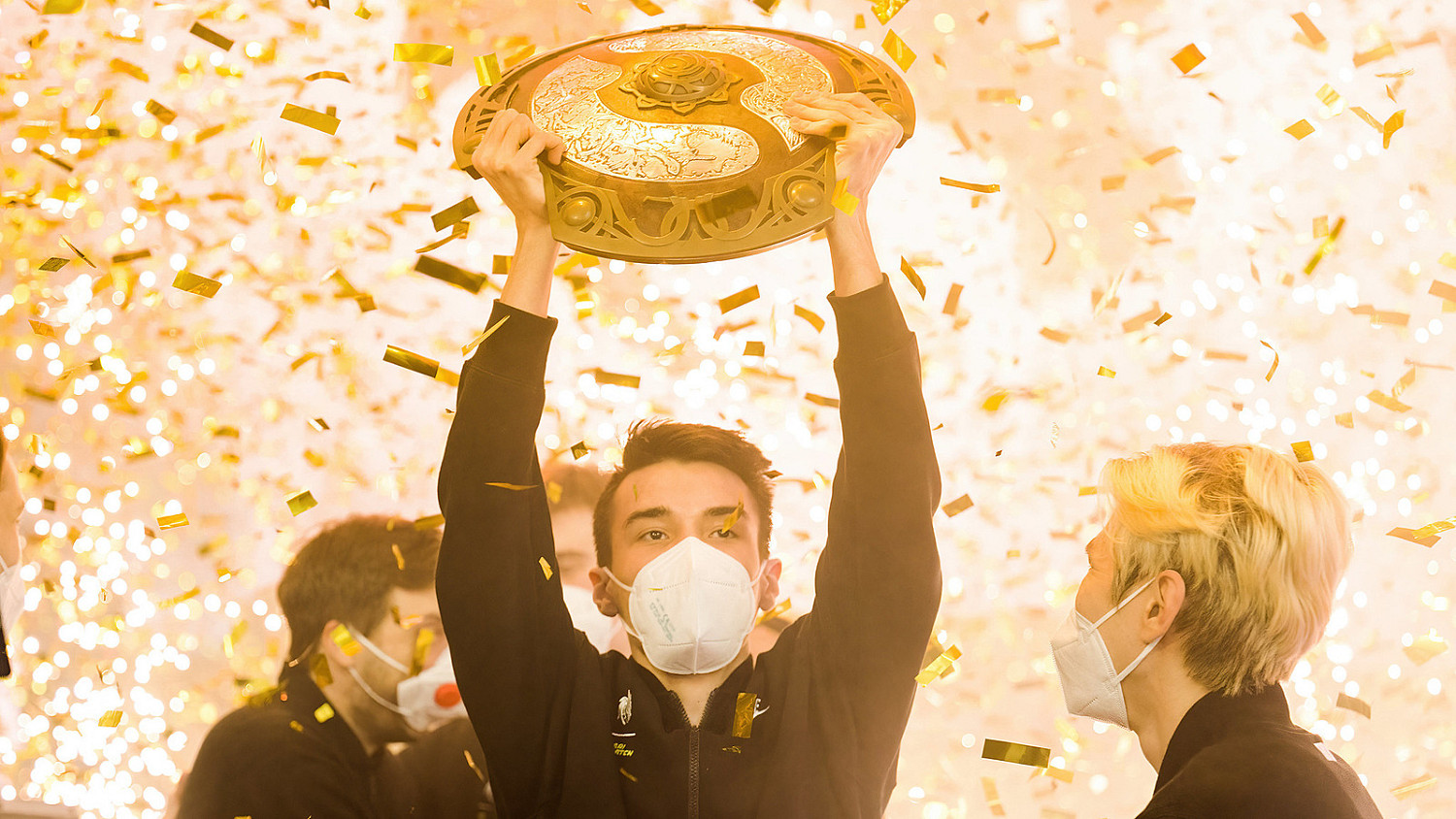 玻璃房裡的亞軍,沒有被槍指著頭 玻璃房裡的亞軍,沒有被槍指著頭