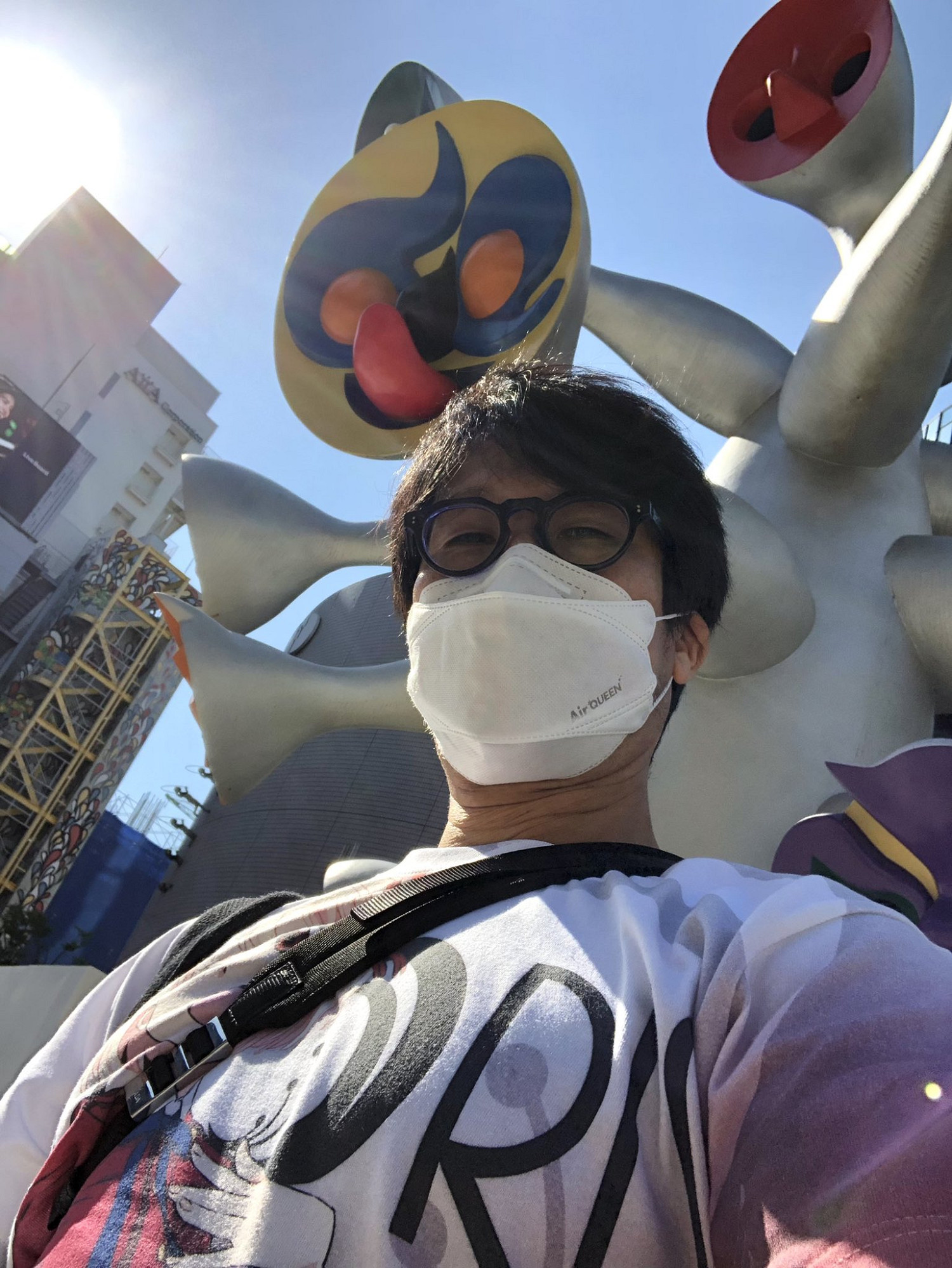 小島“秀妻”！小島秀夫入坑莉可麗絲：穿痛Ｔ宅氣爆表