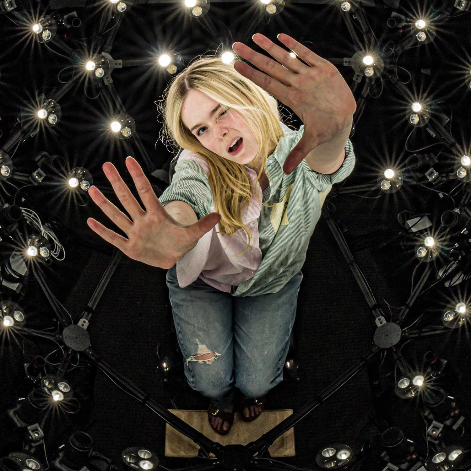 又在&quot;公款追星&quot;？小島秀夫分享新作女主艾麗·範寧美照