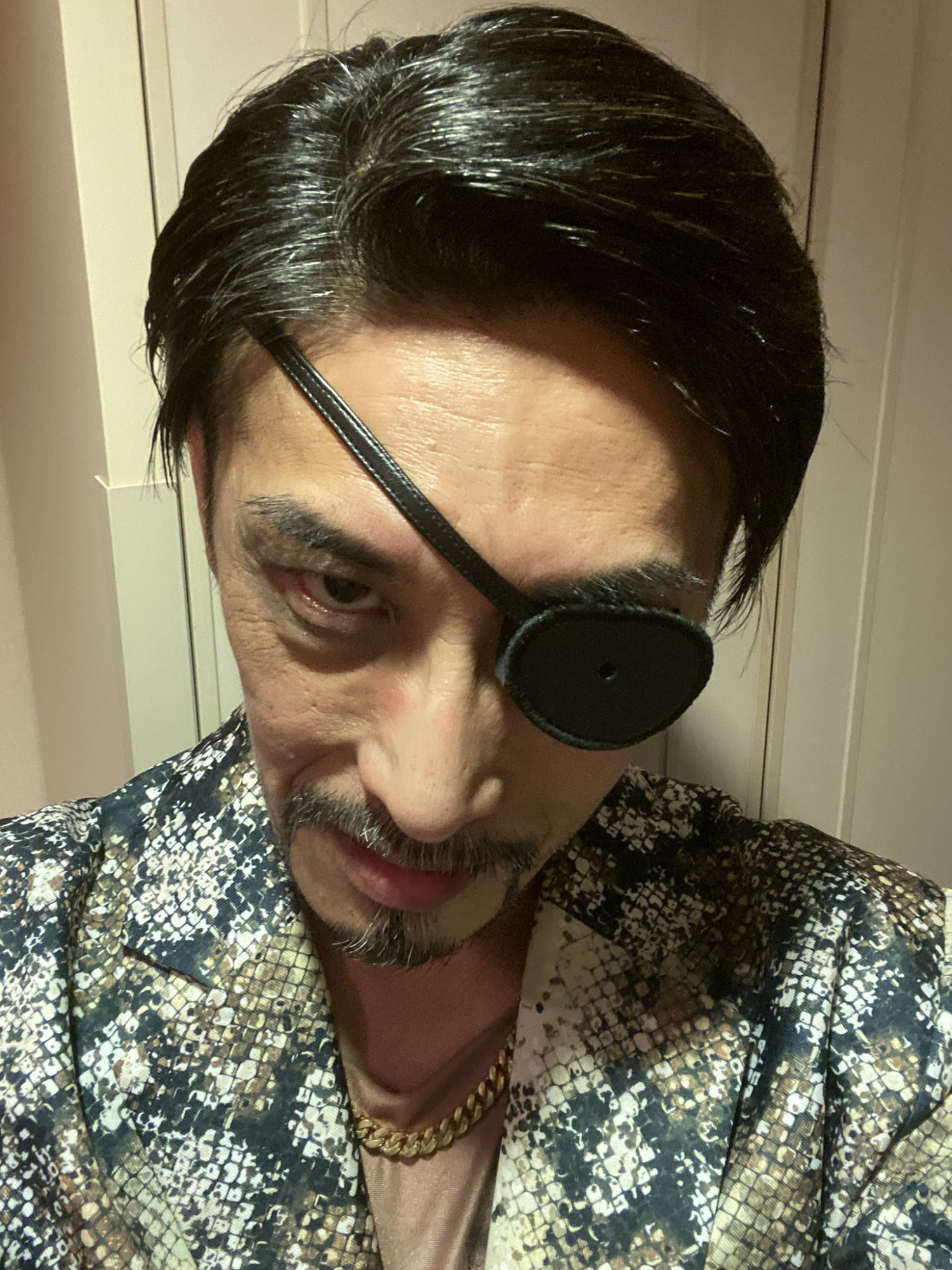 嶋野狂犬氣質拉滿！日本大叔COS《如龍》真島吾朗