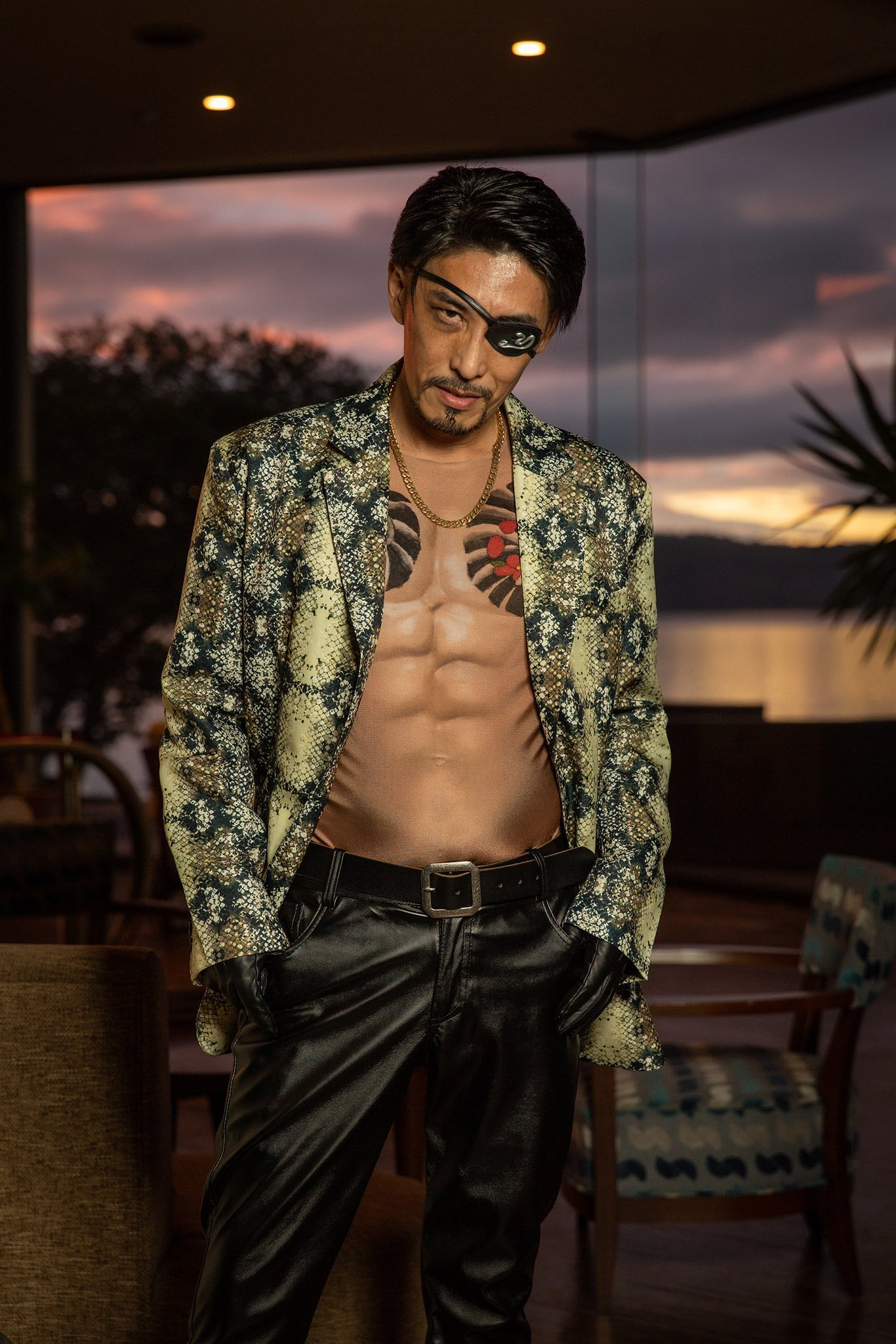 嶋野狂犬氣質拉滿！日本大叔COS《如龍》真島吾朗