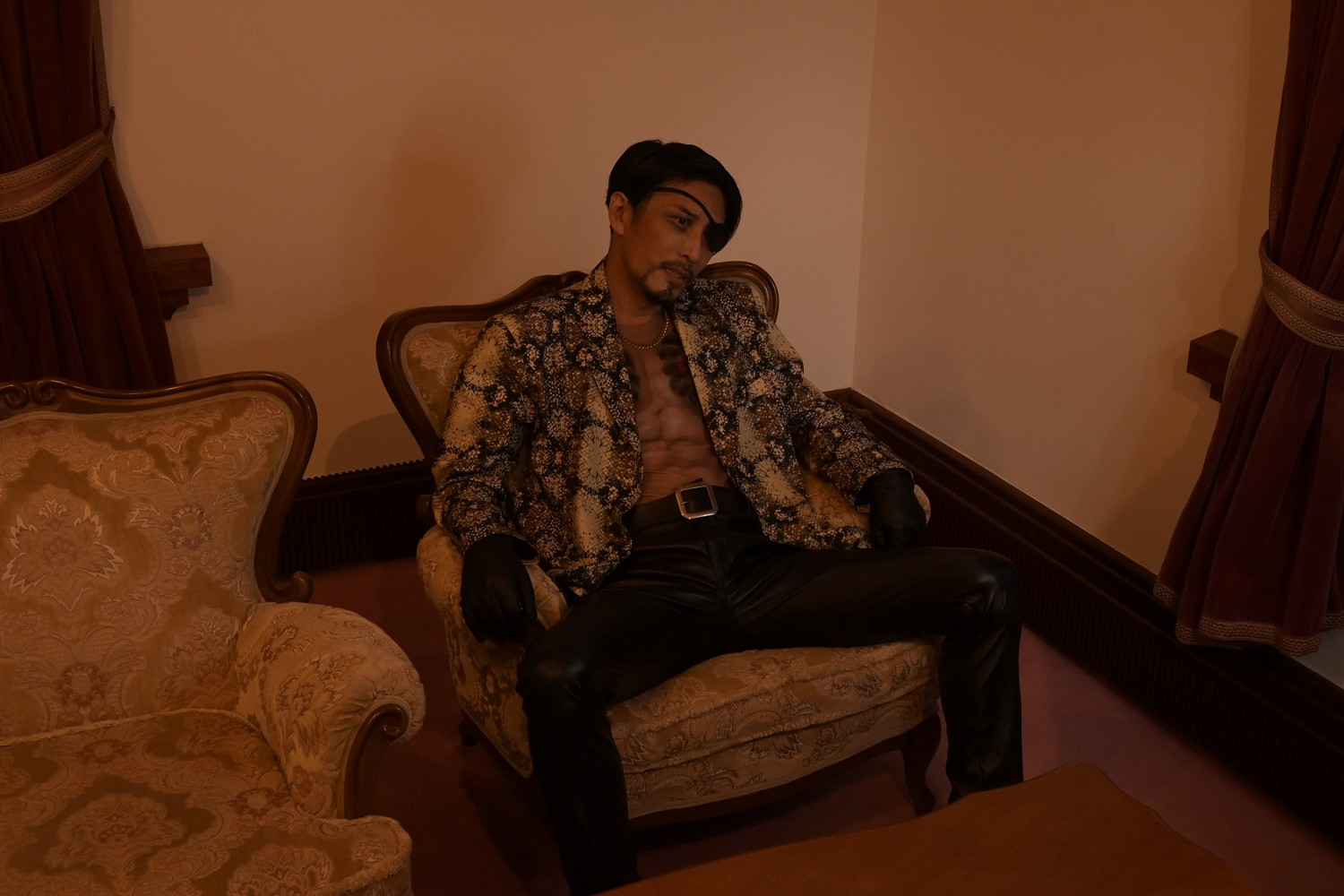 嶋野狂犬氣質拉滿！日本大叔COS《如龍》真島吾朗