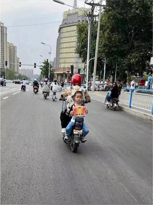 你這是武財神吧 囧圖 肯德基真不熟我是麥當勞的人了 你這是武財神吧 囧圖 肯德基真不熟我是麥當勞的人了