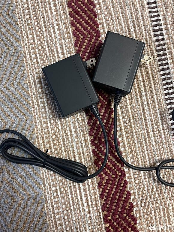 網友反映在拚多多買限定版NS：到貨發現充電器是假的