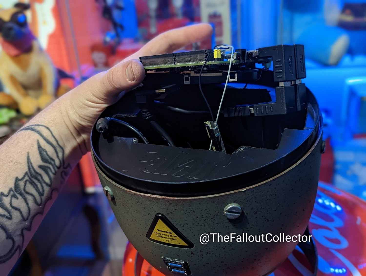 致敬《輻射：全集》 玩家將迷你核彈遊戲包裝改造成電腦