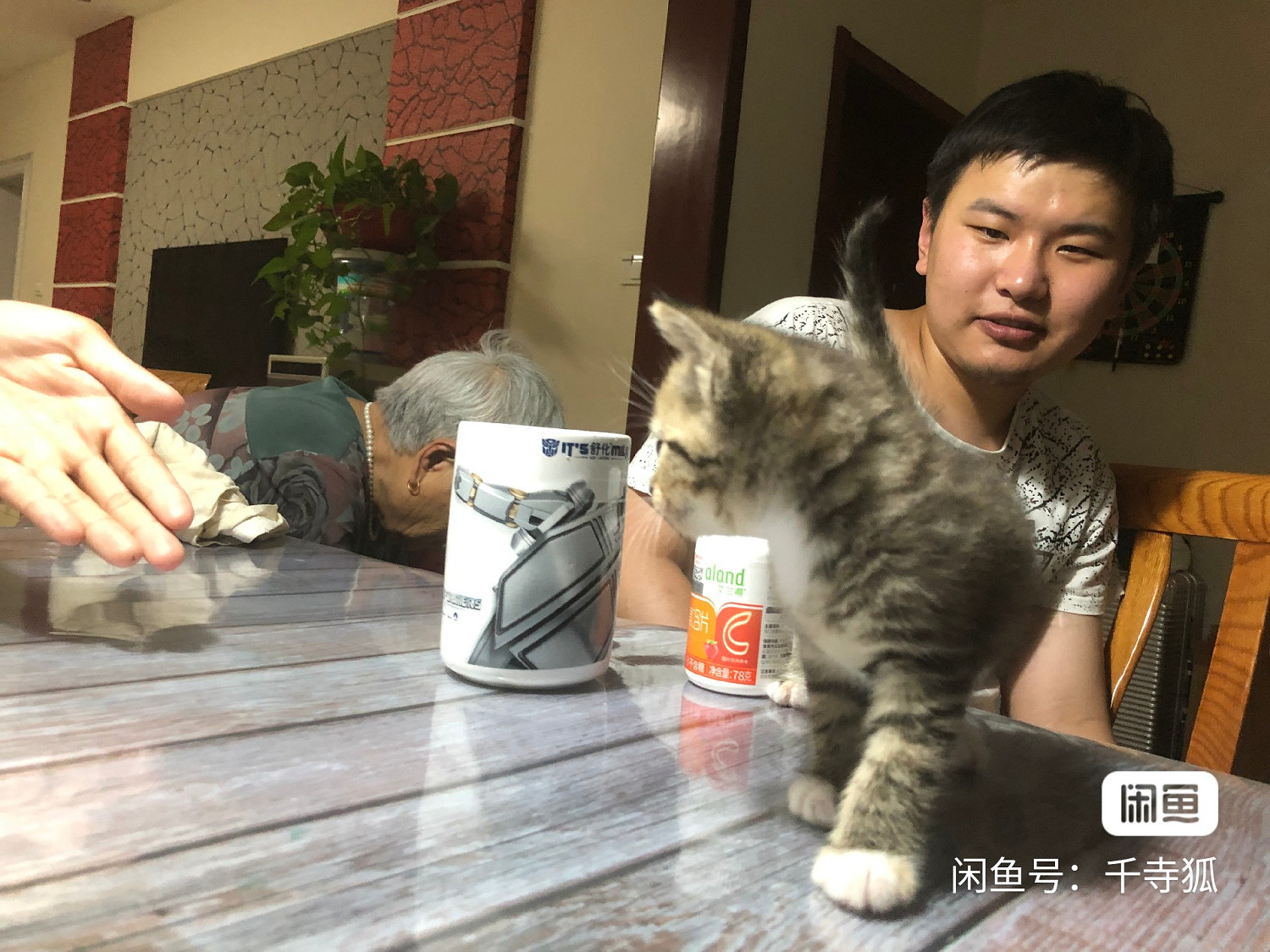 停留在25歲的電馭叛客玩家，和他找來夜之城的母親