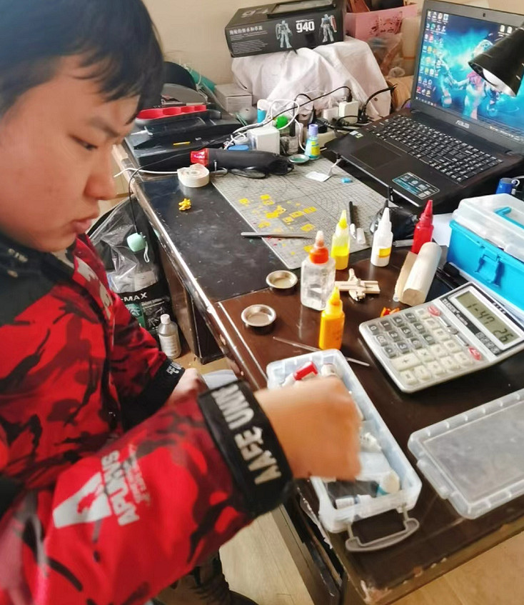 停留在25歲的電馭叛客玩家，和他找來夜之城的母親