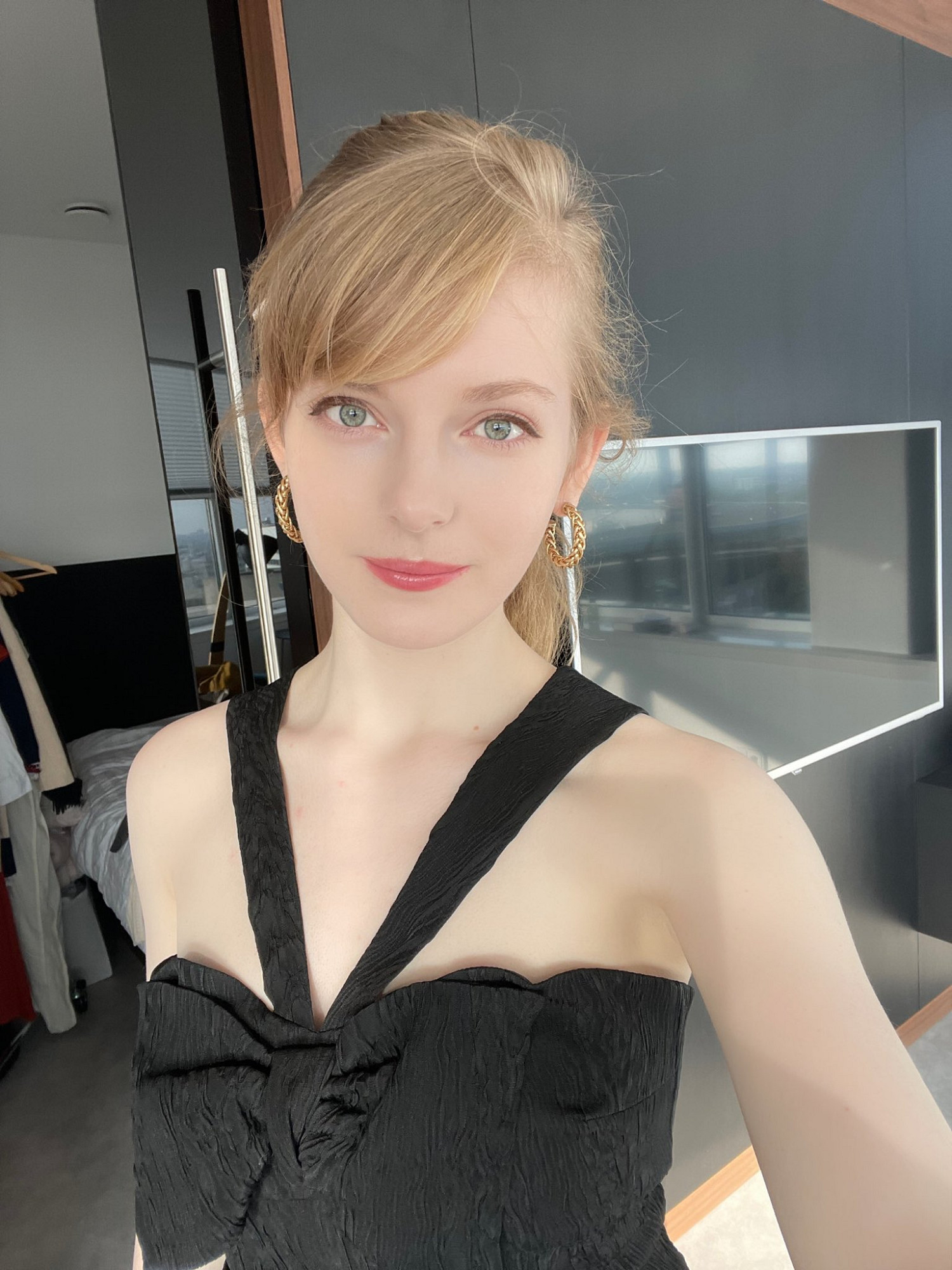 救你出火坑!《惡靈古堡4:重製版》礙事梨臉模美照! 救你出火坑!《惡靈古堡4:重製版》礙事梨臉模美照!