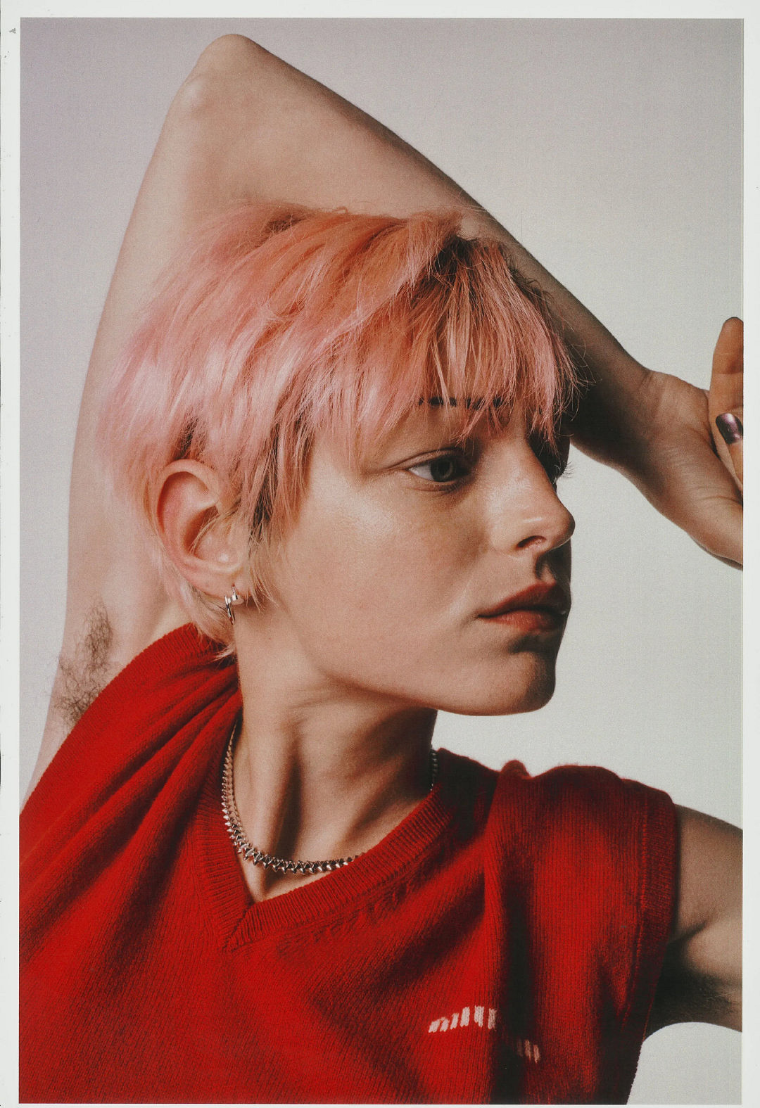 《王冠》戴安娜王妃演員曝最新雜誌 帥氣又古靈精怪