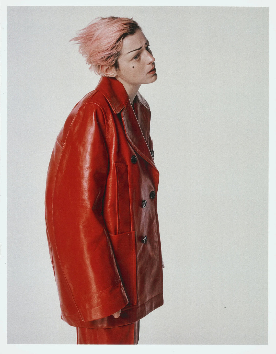 《王冠》戴安娜王妃演員曝最新雜誌 帥氣又古靈精怪