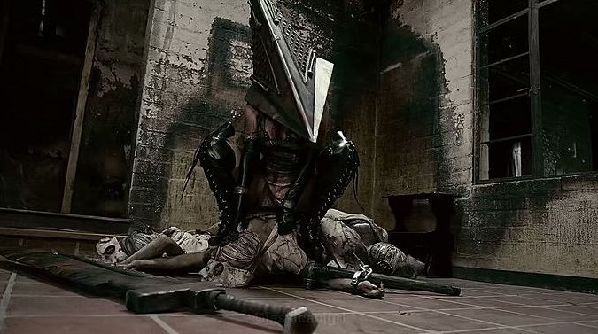 《沉默之丘》三角頭性轉&amp;粉色系COS：性感身材的壓迫感！