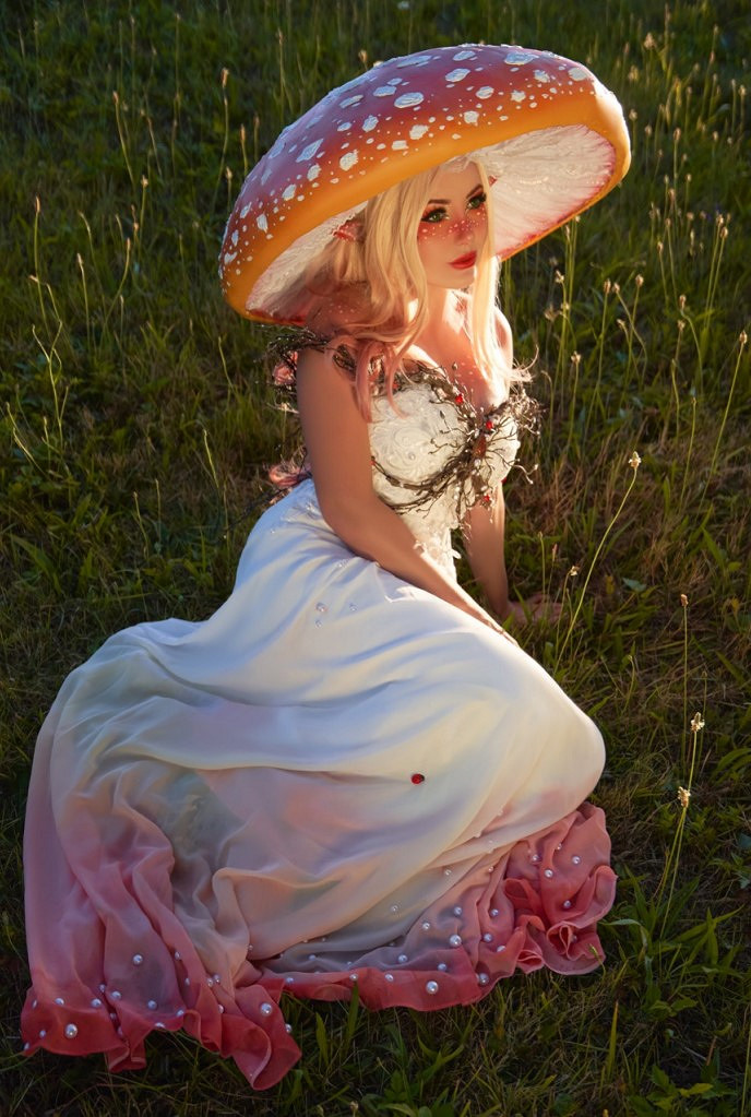 《沉默之丘》三角頭性轉&amp;粉色系COS：性感身材的壓迫感！