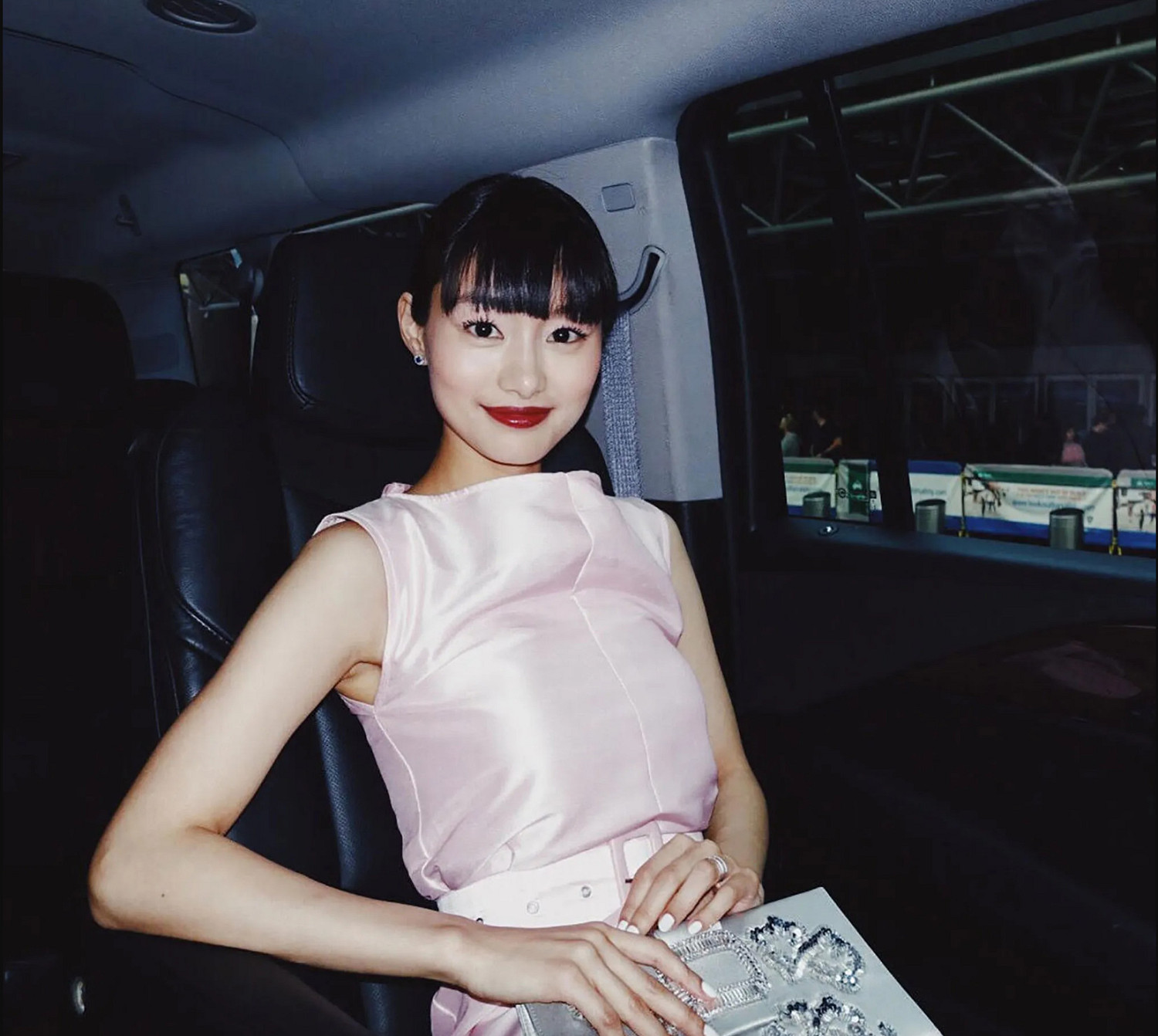 小島公開新作的另外一個女主：忽那汐裡