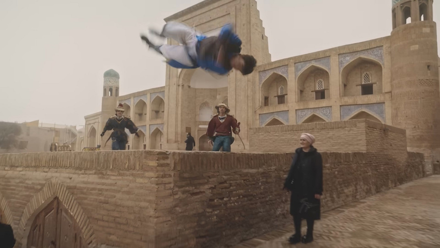 真人版《波斯王子》跑酷 主角穿梭異域建築逃避追兵 真人版《波斯王子》跑酷 主角穿梭異域建築逃避追兵