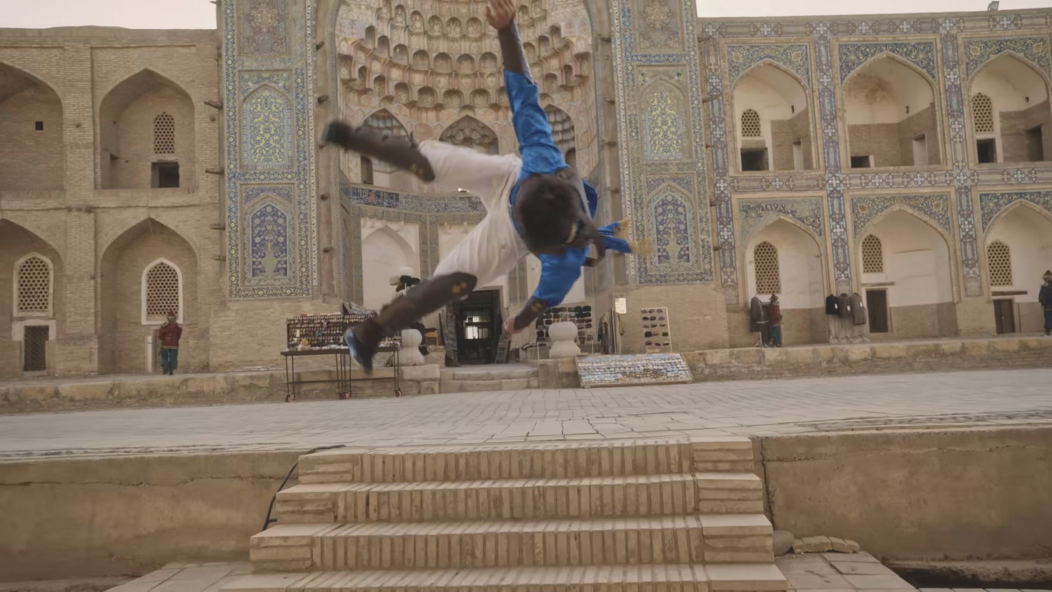 真人版《波斯王子》跑酷 主角穿梭異域建築逃避追兵 真人版《波斯王子》跑酷 主角穿梭異域建築逃避追兵