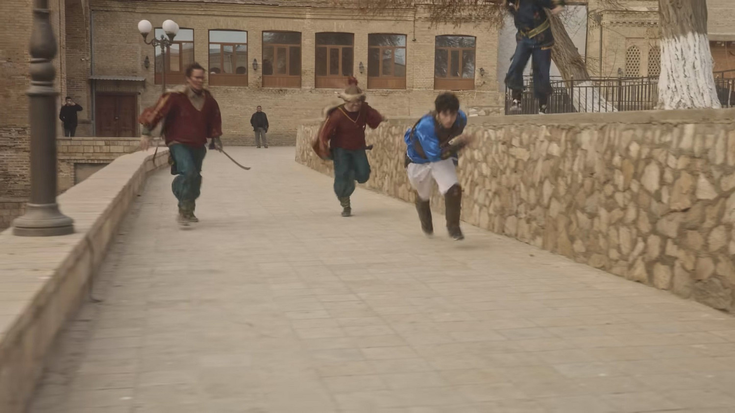 真人版《波斯王子》跑酷 主角穿梭異域建築逃避追兵 真人版《波斯王子》跑酷 主角穿梭異域建築逃避追兵