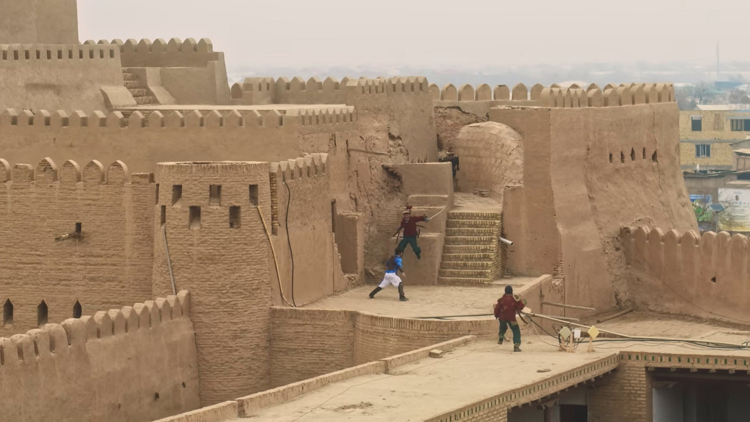 真人版《波斯王子》跑酷 主角穿梭異域建築逃避追兵 真人版《波斯王子》跑酷 主角穿梭異域建築逃避追兵