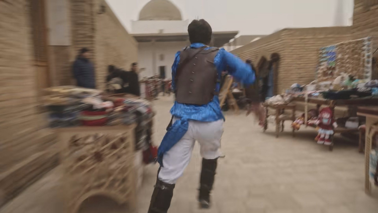 真人版《波斯王子》跑酷 主角穿梭異域建築逃避追兵 真人版《波斯王子》跑酷 主角穿梭異域建築逃避追兵