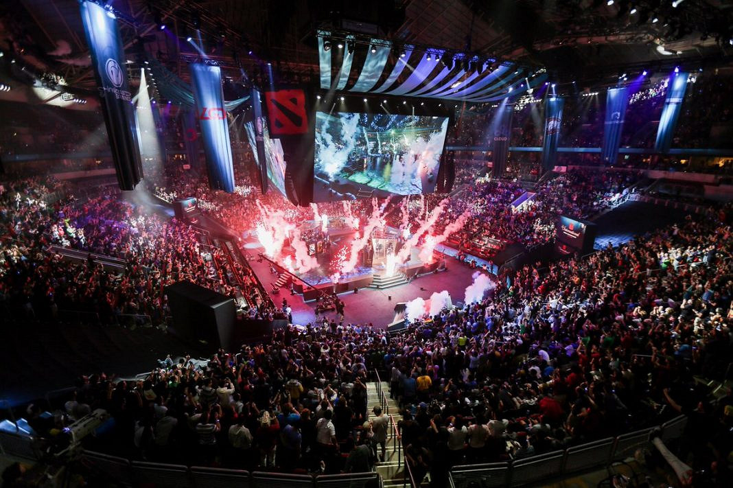 玻璃房外的挑戰者，冠軍盾後的女菩薩