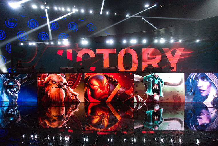 玻璃房外的挑戰者，冠軍盾後的女菩薩