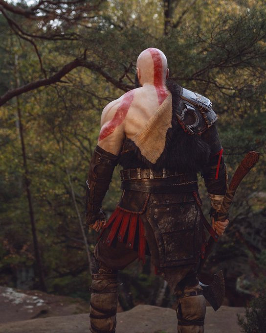 《戰神:諸神黃昏》神還原COS!父子倆神態模仿到位! 《戰神:諸神黃昏》神還原COS!父子倆神態模仿到位!