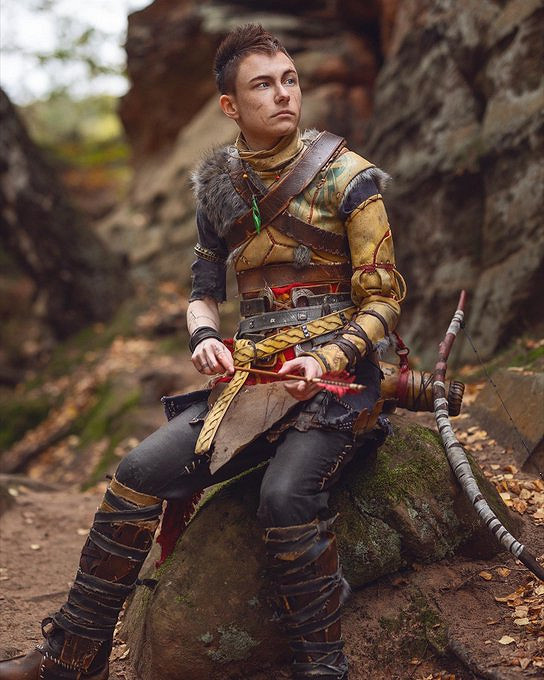 《戰神:諸神黃昏》神還原COS!父子倆神態模仿到位! 《戰神:諸神黃昏》神還原COS!父子倆神態模仿到位!