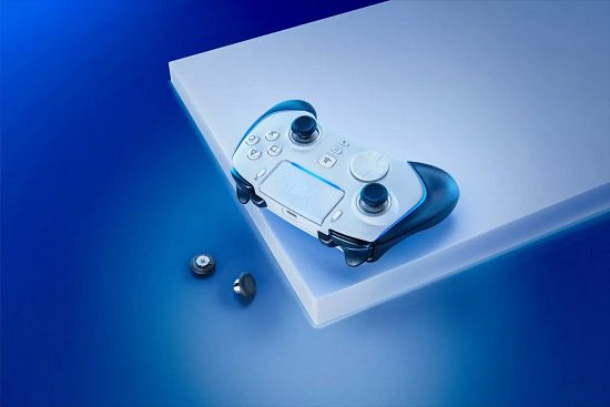 雷蛇公布高階PS5手把：Xbox按鍵布局 售價近1800元！