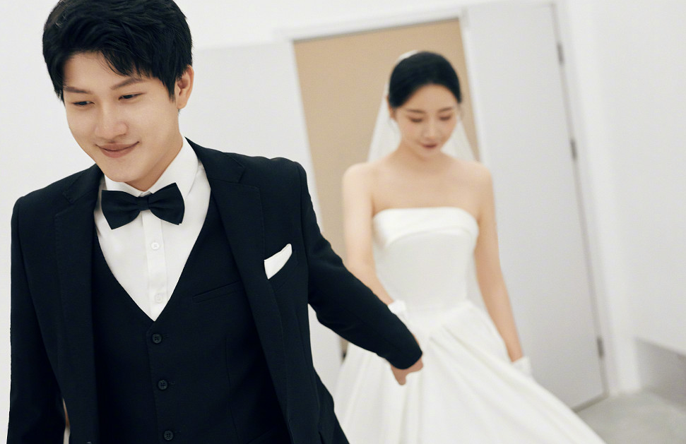 知名遊戲主播女流和YJJ已完婚!微博曬出甜蜜結婚照 知名遊戲主播女流和YJJ已完婚!微博曬出甜蜜結婚照