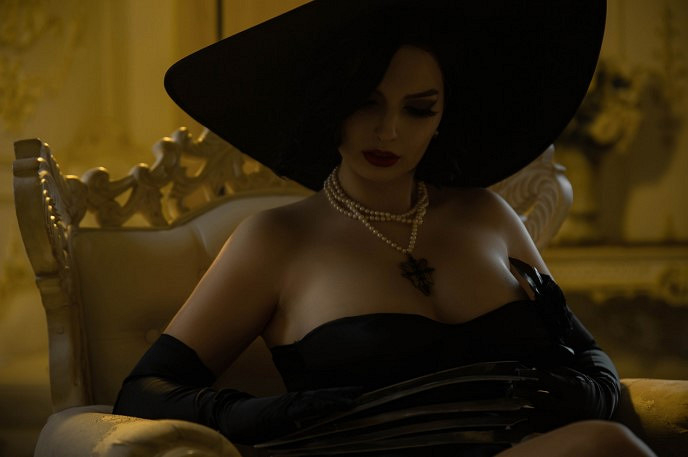 俄妹COS《生化8》黑色禮服版吸血鬼夫人：壓迫感十足
