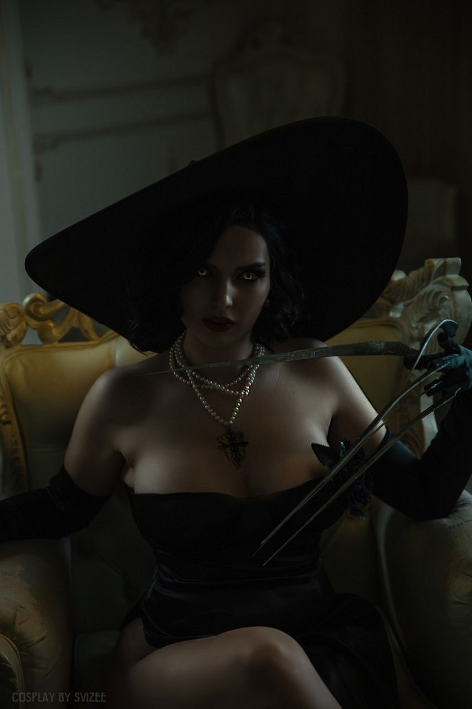 俄妹COS《生化8》黑色禮服版吸血鬼夫人：壓迫感十足