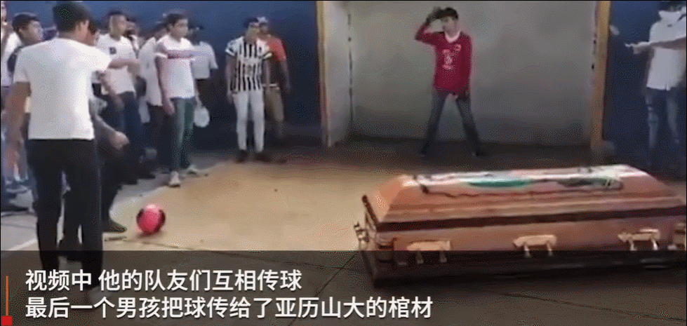 老二次元已經開始研究骨灰盒上雕點啥了