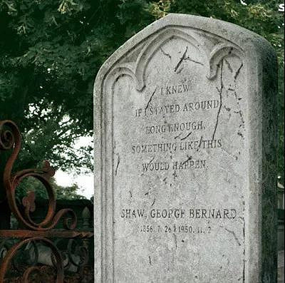 老二次元已經開始研究骨灰盒上雕點啥了